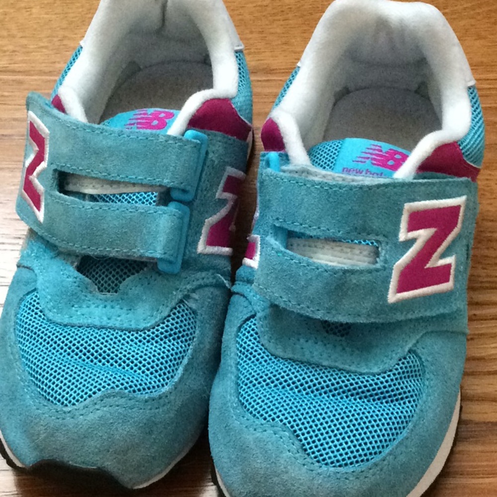 New balance tennis shoes girls